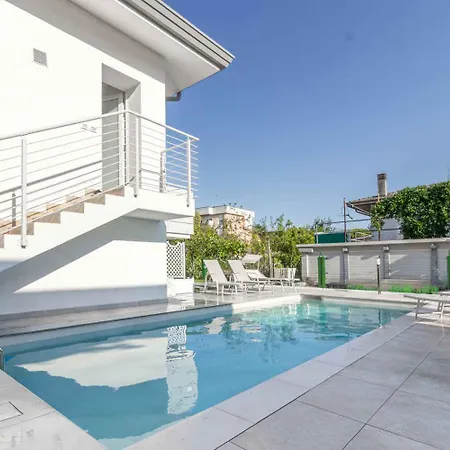 Apartment With Pool In 54749
